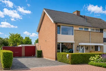 Twee-onder-één-kap te koop: Mauritsstraat 18, Lith Lith