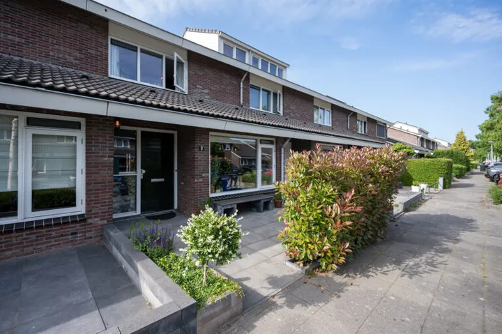 Tussenwoning te koop: Max Ernststraat 9, Tussen de Vaarten Z.- Midden west Almere