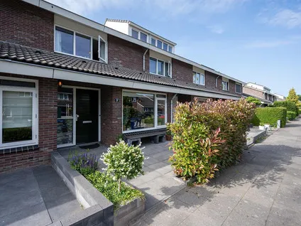 Tussenwoning te koop: Max Ernststraat 9, Tussen de Vaarten Z.- Midden west Almere