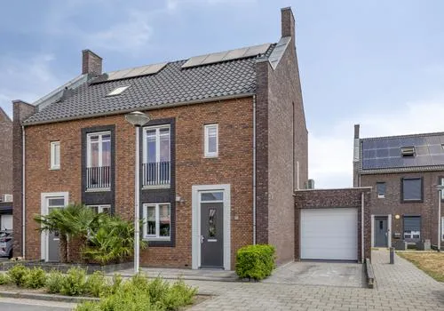 Twee-onder-één-kap te koop: Maximastraat 48, Sint Willebrord St. Willebrord