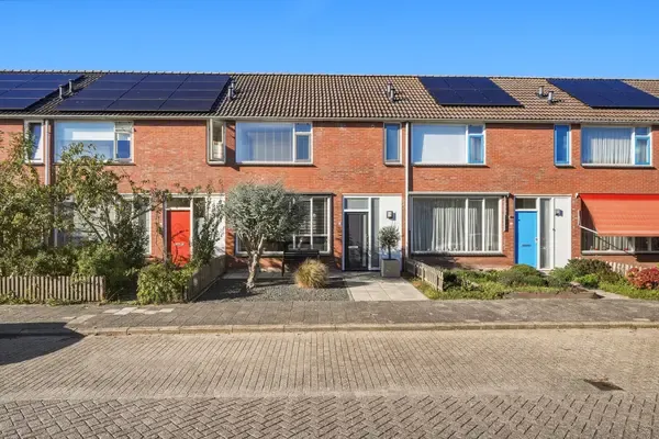 Tussenwoning te koop: Maximiliaan de Hennijnstraat 5, Serooskerke