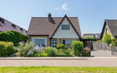 Detached house for sale: Maximiliaan van Egmondstraat 10, Buren Tielseweg Buren