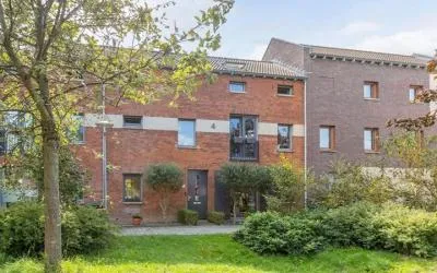 Tussenwoning te koop: Mazureplantsoen 4, Stripheldenbuurt Noordoost Almere