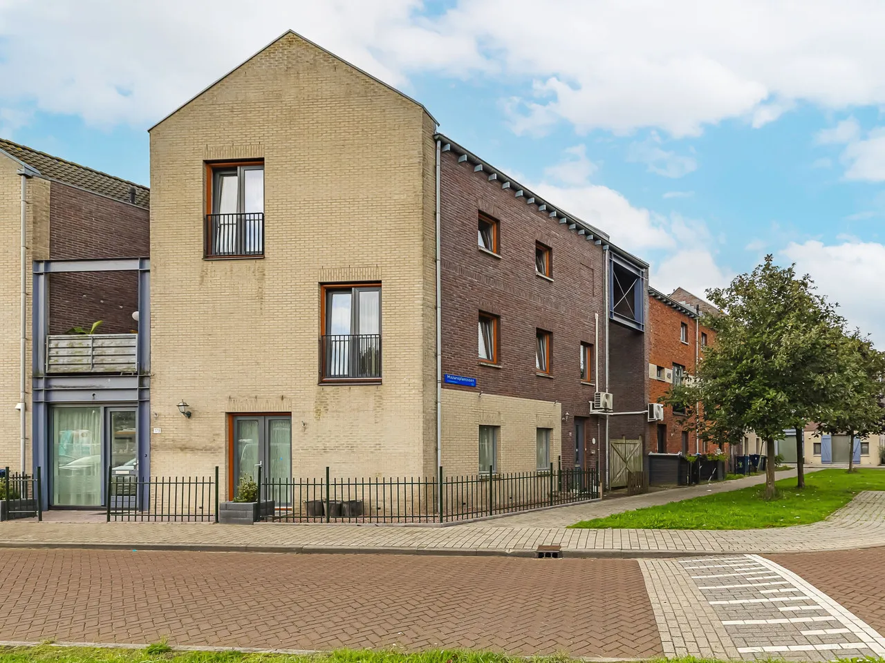 Hoekwoning te koop: Mazureplantsoen 42, Almere