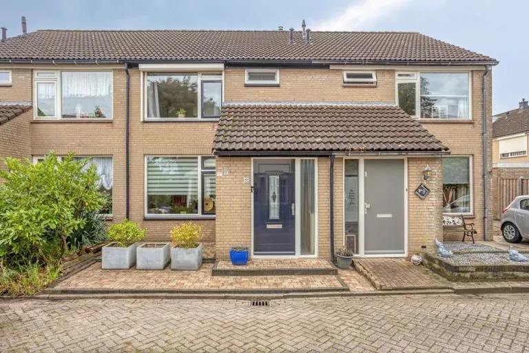 Tussenwoning te koop: Meerkoet 10, Sommelsdijk