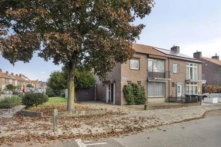 Hoekwoning te koop: Meerloseweg 12, Uden
