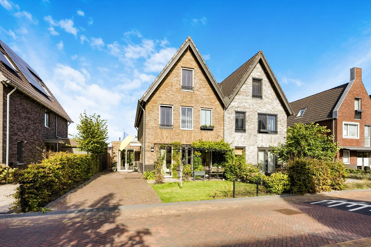 Hoekwoning te koop: Meeroever 22, Hillegom