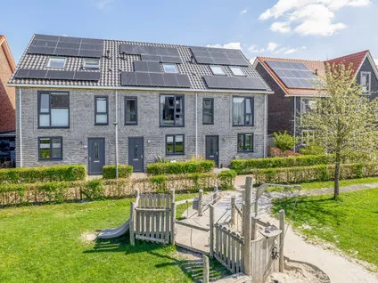 Tussenwoning te koop: Meeroeverslaan 190, Meeroevers Meerstad