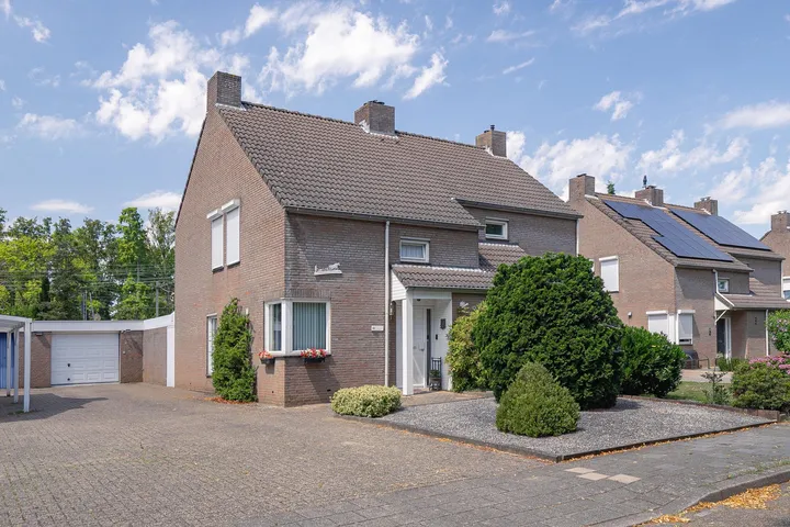 Twee-onder-één-kap te koop: Meerssenerweg 82, Nazareth Maastricht