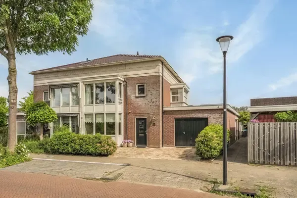 Twee-onder-één-kap te koop: Meerwedesingel 70, Meerwede Noordoost Barendrecht