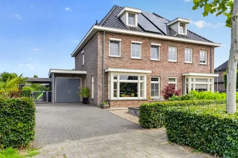 Twee-onder-één-kap te koop: Meester A Datemalaan 1, Verspreide huizen Kesteren Kesteren