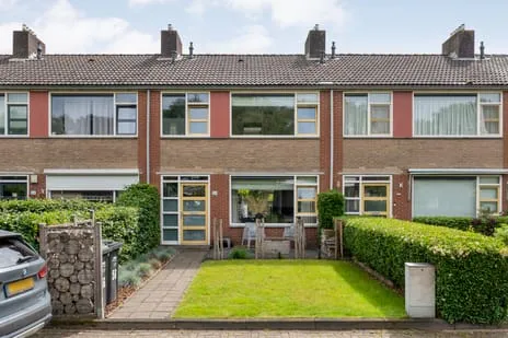 Tussenwoning te koop: Meester Cassastraat 56, Dalen Dalen