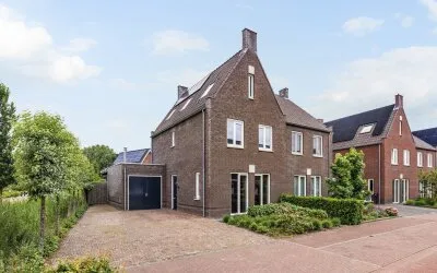Twee-onder-één-kap te koop: Meester de Weertstraat 24A, Spoordonk Oirschot