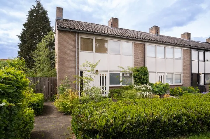 Hoekwoning te koop: Meester De Wolfplein 8, Dorp Boekelo Enschede