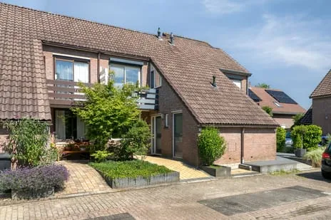 Tussenwoning te koop: Meester van Dijkelaan 13, Lopik-Dorp Lopik