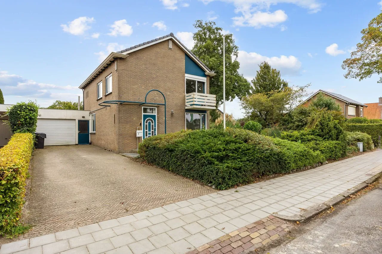 Hoekwoning te koop: Meester van Ekstraat 1, Haulerwijk