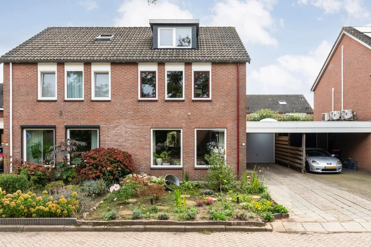 Tussenwoning te koop: Meester van Engbrinkstraat 11, Bruchterveld