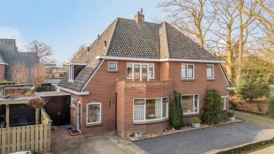 Twee-onder-één-kap te koop: Meester Lovinklaan 8, Oosseld / Vijverberg - zuidwest Doetinchem