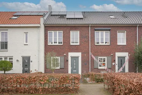 Tussenwoning te koop: Meester N J van Riemsdijkstraat 8, Verspreide huizen Kesteren Kesteren
