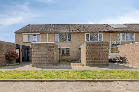Tussenwoning te koop: Meeuwdonk 82, Heibunders Veghel