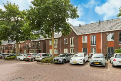 Tussenwoning te koop: Meeuwenstraat 42, Hoofddorp Floriande Oost Hoofddorp