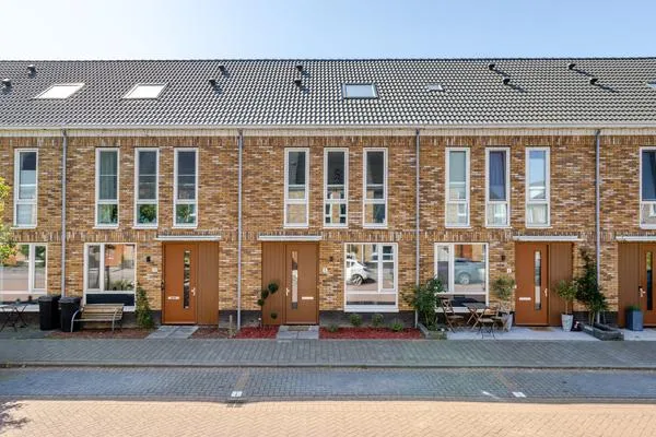 Tussenwoning te koop: Meeuwenstraat 8, Vogelbuurt Zuid Vlaardingen
