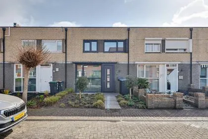 Tussenwoning te koop: Megenstraat 157, De Kievit Noord-West Tilburg