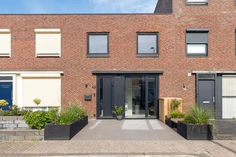 Tussenwoning te koop: Megenstraat 48, De Kievit Noord-West Tilburg
