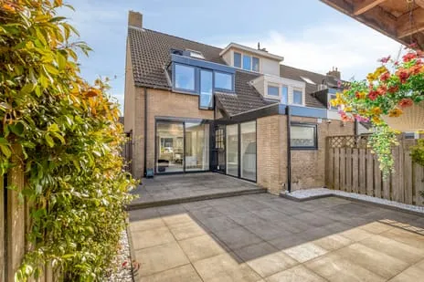 Hoekwoning te koop: Meidoorn 12, Poortugaal