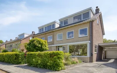 Twee-onder-één-kap te koop: Meidoornlaan 15, Oranjebuurt Castricum