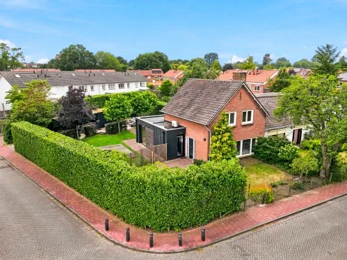 Twee-onder-één-kap te koop: Meidoornlaan 2, Dorp Warnsveld Warnsveld