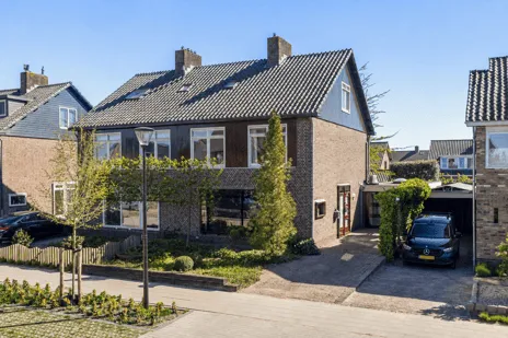 Twee-onder-één-kap te koop: Meidoornlaan 34, Renswoude Renswoude