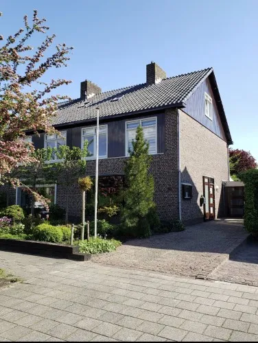 Twee-onder-één-kap te koop: Meidoornlaan 34, Renswoude Renswoude