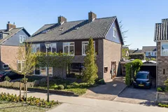 Twee-onder-één-kap te koop: Meidoornlaan 34, Renswoude