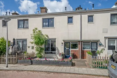 Tussenwoning te koop: Meidoornlaan 89, Bomenwijk Delft
