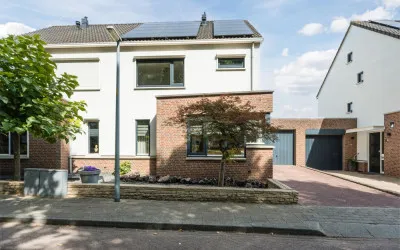 Tussenwoning te koop: Meidoornplantsoen 11, Groesbeek