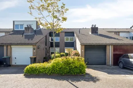 Tussenwoning te koop: Meidoornplantsoen 33, Berkhout Lisse