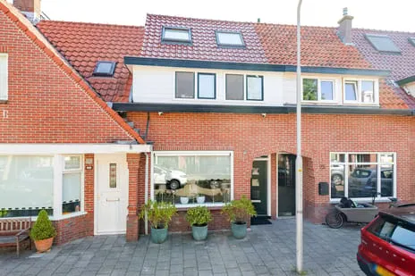 Terraced house for sale: Meidoornstraat 21, Tussenbeeksbuurt Ijmuiden