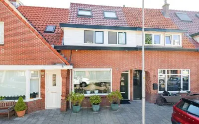 Tussenwoning te koop: Meidoornstraat 21, Tussenbeeksbuurt Ijmuiden