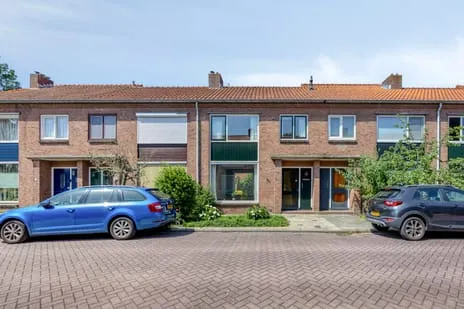 Terraced house for sale: Meidoornstraat 3, Roelofarendsveen-Noord Roelofarendsveen