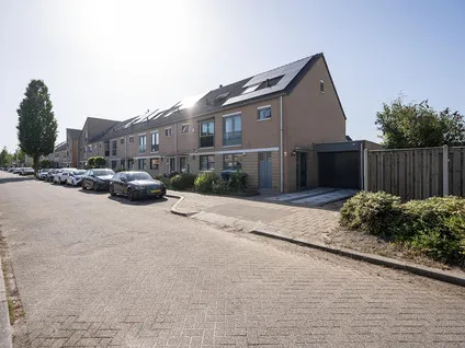 Corner house for sale: Meidoornstraat 31, Parkwijk Noordoost Almere