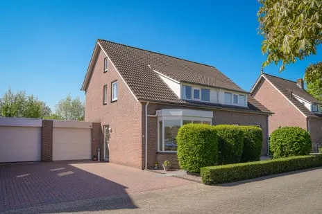 Tussenwoning te koop: Meidoornstraat 8, Kern Boven-Leeuwen Boven-Leeuwen