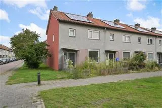 Hoekwoning te koop: Meidoornstraat 83, Zaandam