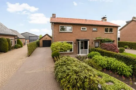 Twee-onder-één-kap te koop: Meikade 16E, Doesburg Ede
