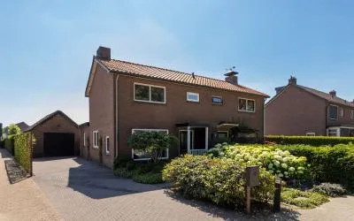 Twee-onder-één-kap te koop: Meikade 16E, Doesburg Ede