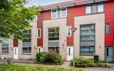 Tussenwoning te koop: Meindert Hobbemastraat 102, Tussen de Vaarten N.- Oost Almere