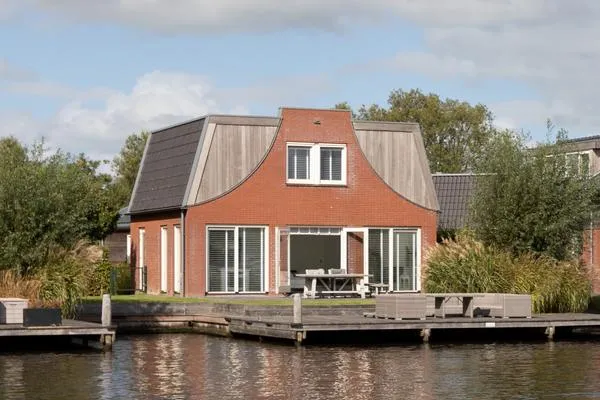 Vrijstaande woning te koop: Meinesleatwei 37, Akkrum Akkrum