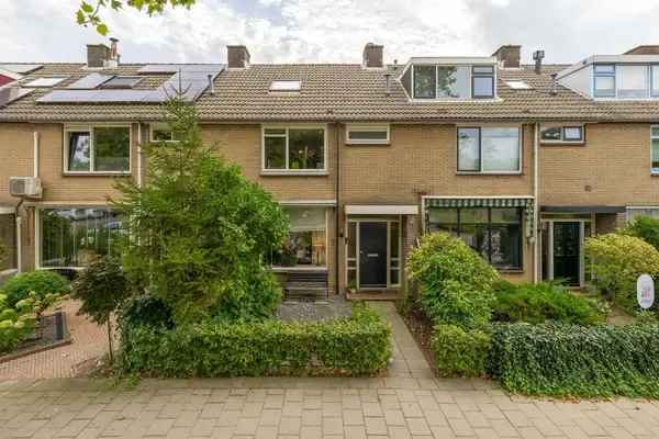 Tussenwoning te koop: Mej. N. Schipperstraat 6, Oud-Beijerland