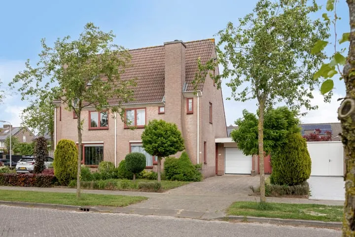 Semi-detached for sale: Mekelenkamplaan 23, Klein Mikkeldonk Oss