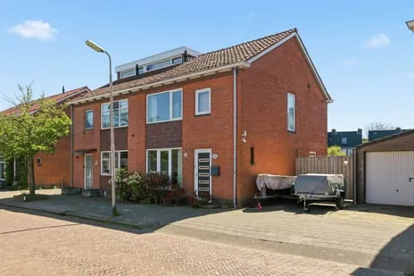 Twee-onder-één-kap te koop: Melklaan 44, Watervlietbuurt Velsen-Noord